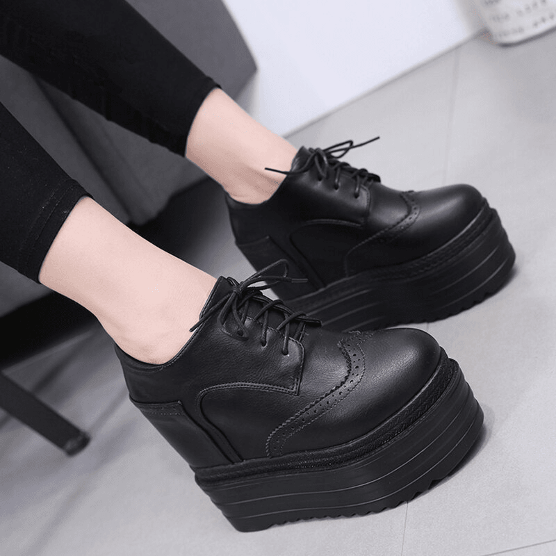Vintage Lace-Up Round Toe Boots
