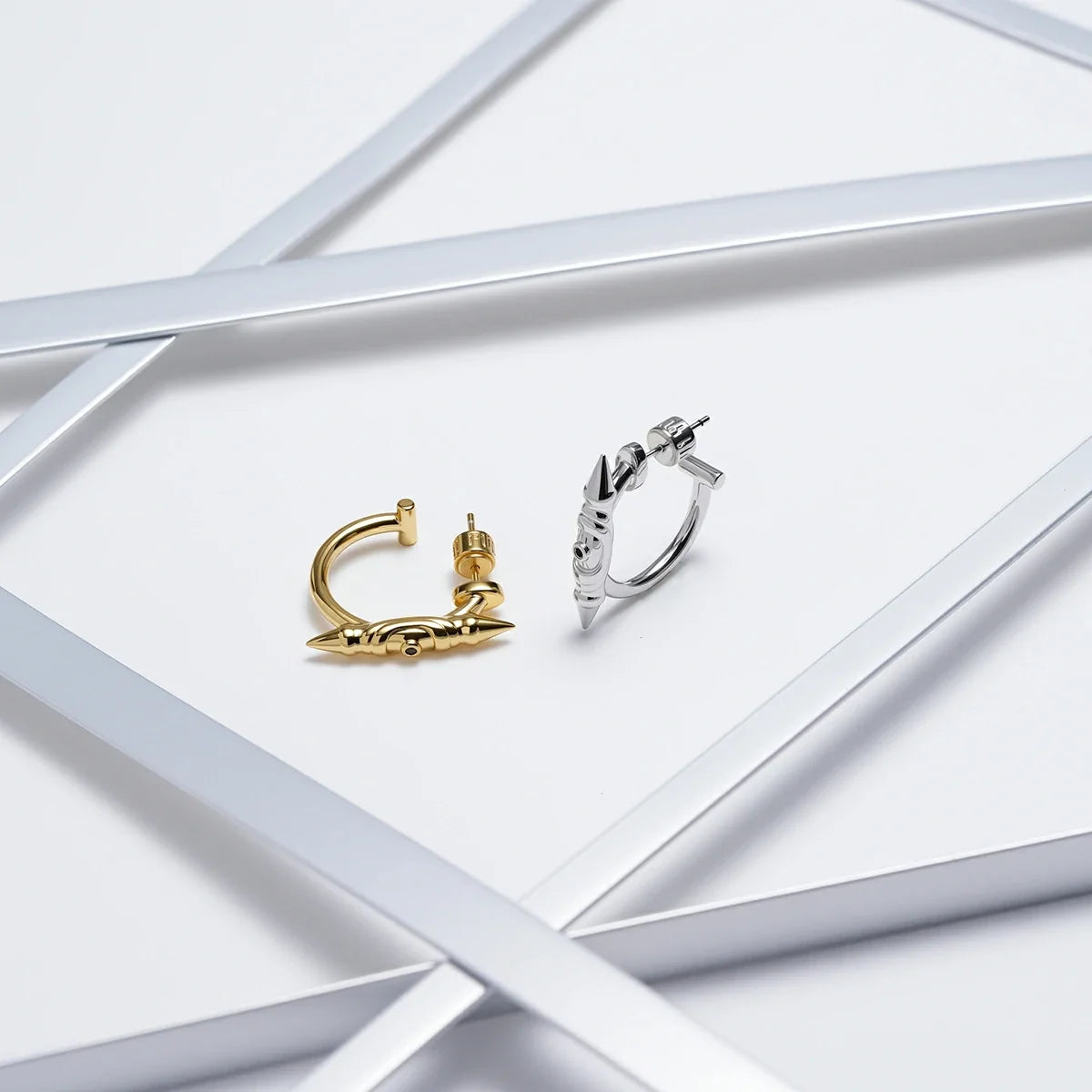LAMINAR AXIS SPIKE EARRINGS