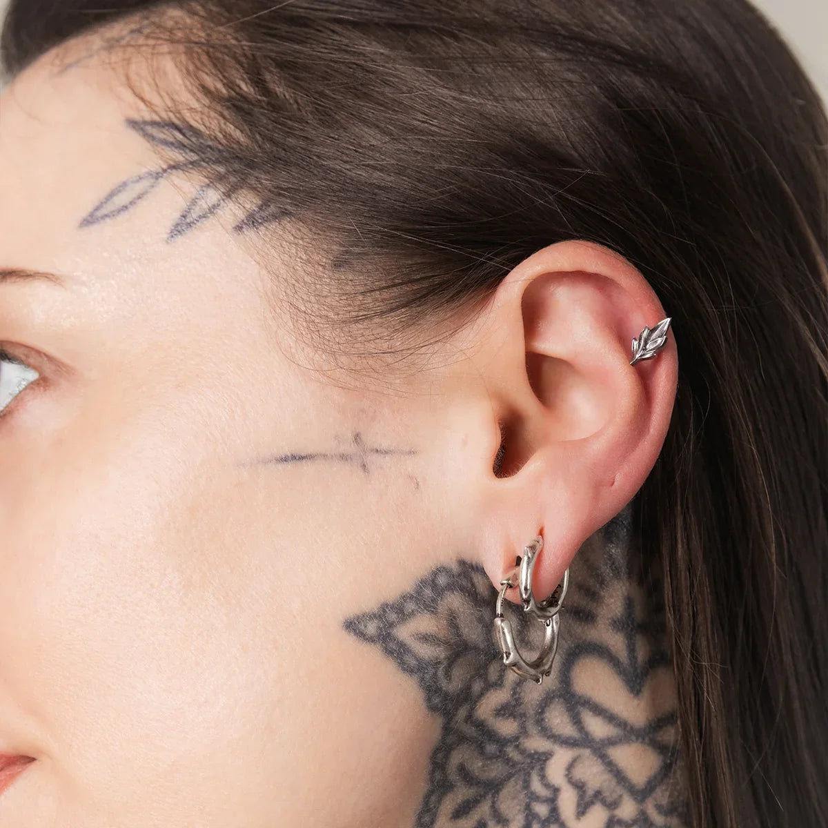 BRAMBLE LEAF FLATBACK STUD