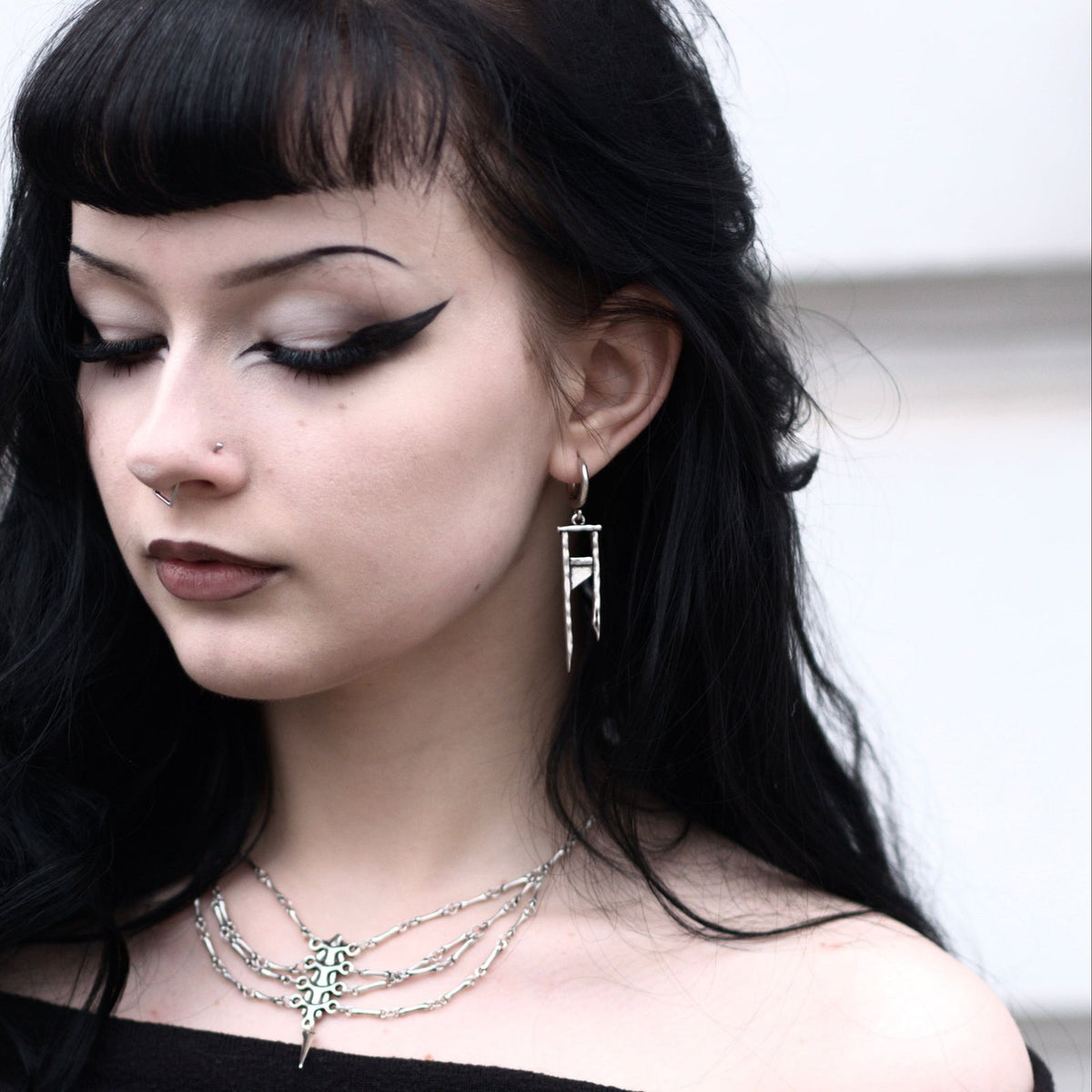 CHIC GUILLOTINE EARRINGS (925 SILVER)