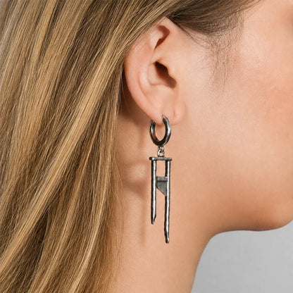 CHIC GUILLOTINE EARRINGS