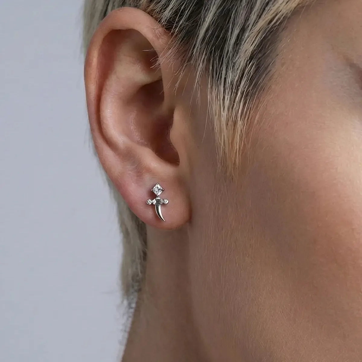 CRYSTAL DAGGER FLATBACK STUD