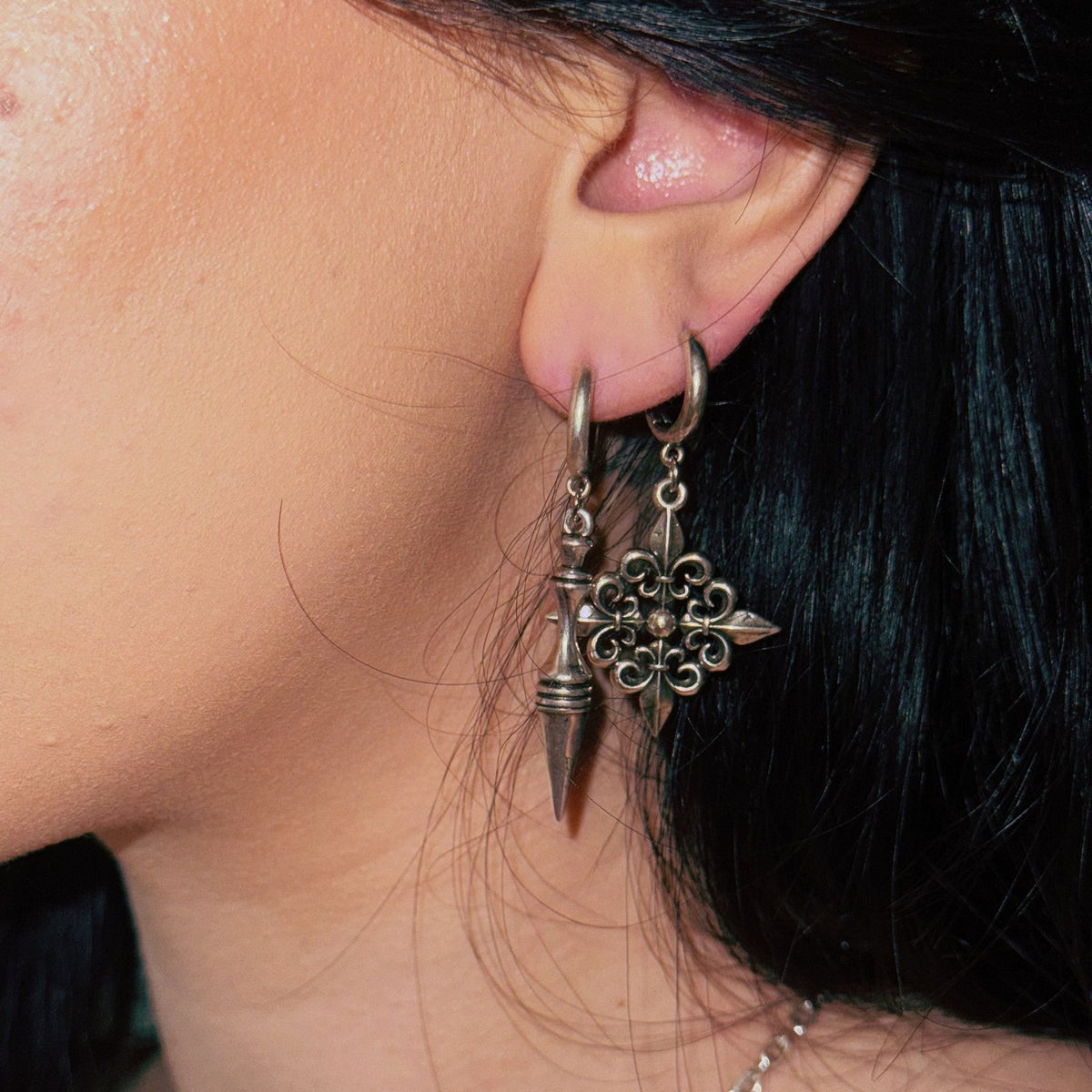 FLEUR-DE-LIS ELEGANCE EARRINGS (925 SILVER)