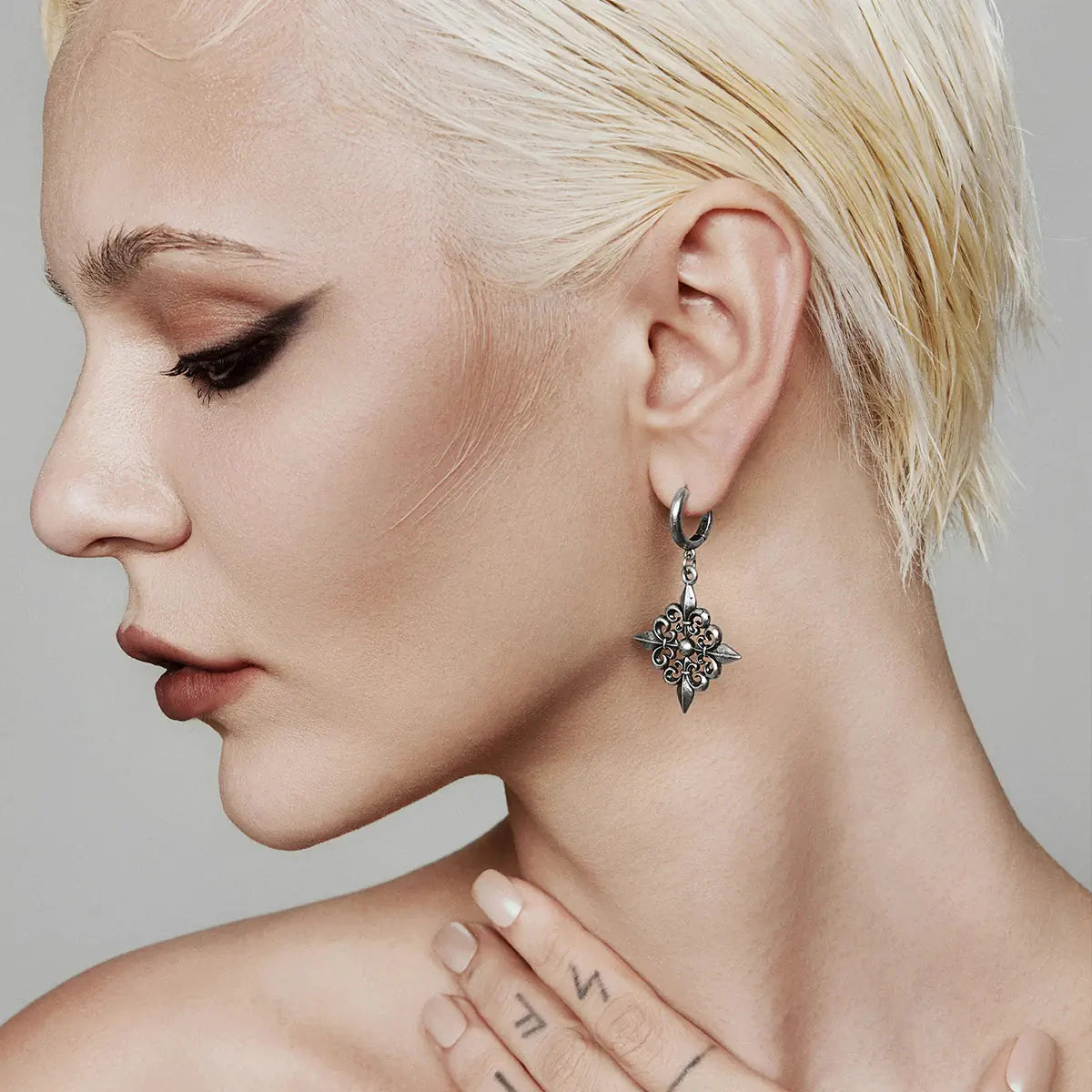 FLEUR-DE-LIS ELEGANCE EARRINGS (925 SILVER)