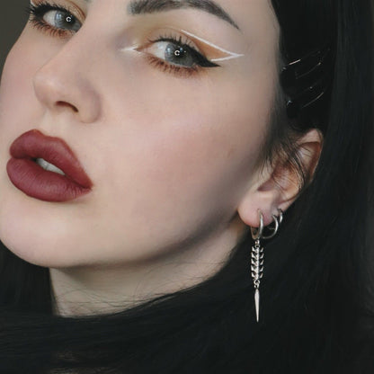 LONGINUS ABYSS STINGER EARRINGS (925 SILVER)
