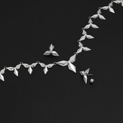 PUNK PETAL NECKLACE