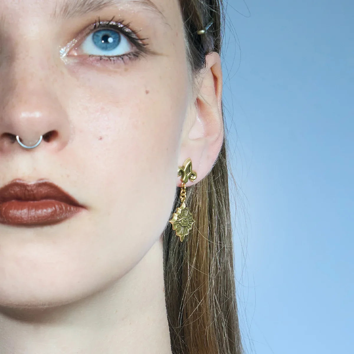 RADIANT WITNESS EARRINGS